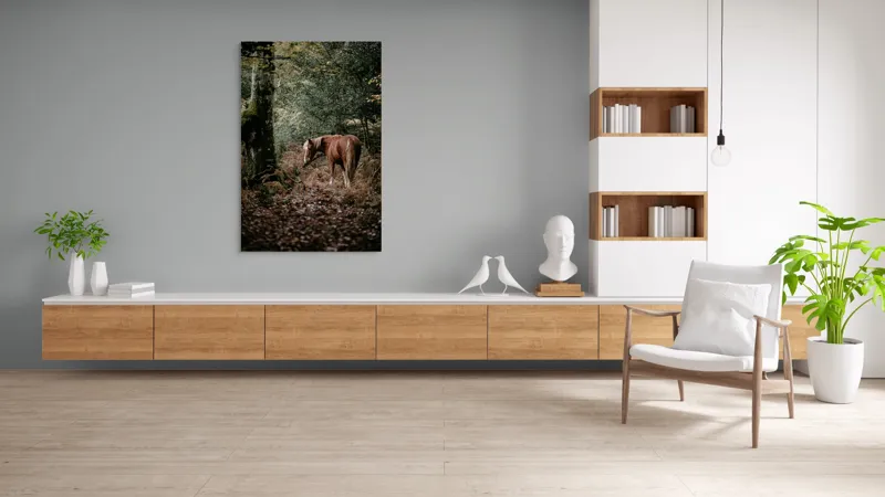 Tablou Canvas, "Calul rătăcit în pădurea de toamnă", Cal, Pădure, Toamnă, Frunziș, Trunchi, Copaci, Natură, Blană, Verde, Peisaj, 100 x 150 cm – poza 8
