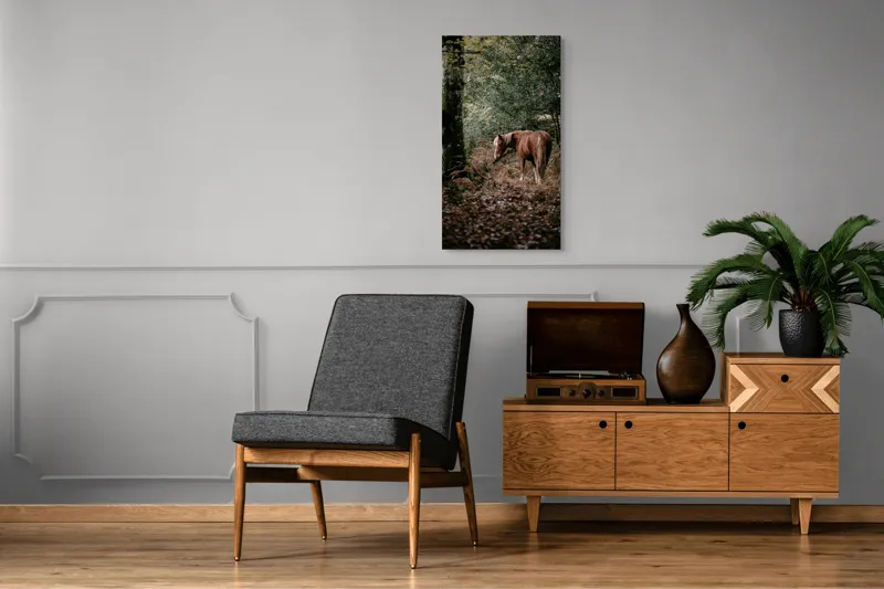 Tablou Canvas, "Calul rătăcit în pădurea de toamnă", Cal, Pădure, Toamnă, Frunziș, Trunchi, Copaci, Natură, Blană, Verde, Peisaj, 50 x 90 cm – poza 8