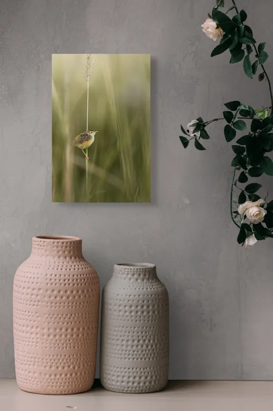 Tablou Canvas, "Pasărea singuratică pe firul vieții", Păsărică, Delicatețe, Natură, Iarbă, Tranquilitate, Nepăsare, Simplitate, Verdeață, Grație, Echilibru, 26 x 39 cm – poza 6
