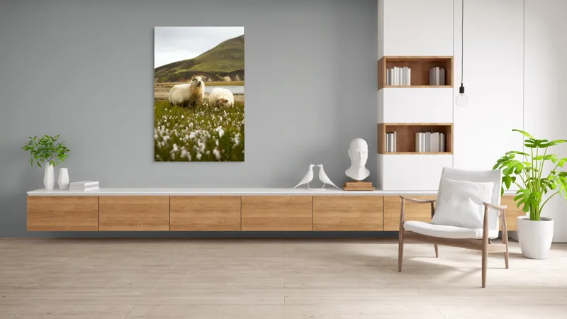 Tablou Canvas, "Oile pășunând în peisaj montan", Oi, Pajiște, Munte, Culoare, Cer, Verde, Natură, Peisaj, Blană, Flori, Calmitate, Frumusețe, Rural, Serenitate, Pășunat, 100 x 150 cm – poza 8
