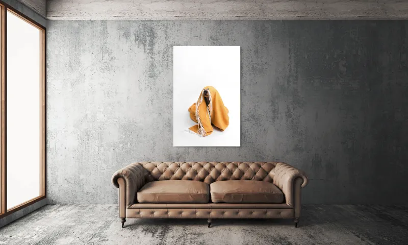Tablou Canvas, "Câine ascuns sub pătura portocalie", Câine, Portocaliu, Pătură, Alb, Franjuri, Ascuns, Drăgălaș, Simpatic, Privire, Coperta, 100 x 150 cm – poza 6