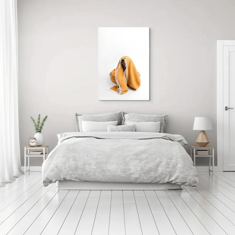 Tablou Canvas, "Câine ascuns sub pătura portocalie", Câine, Portocaliu, Pătură, Alb, Franjuri, Ascuns, Drăgălaș, Simpatic, Privire, Coperta, 70 x 100 cm – poza 3