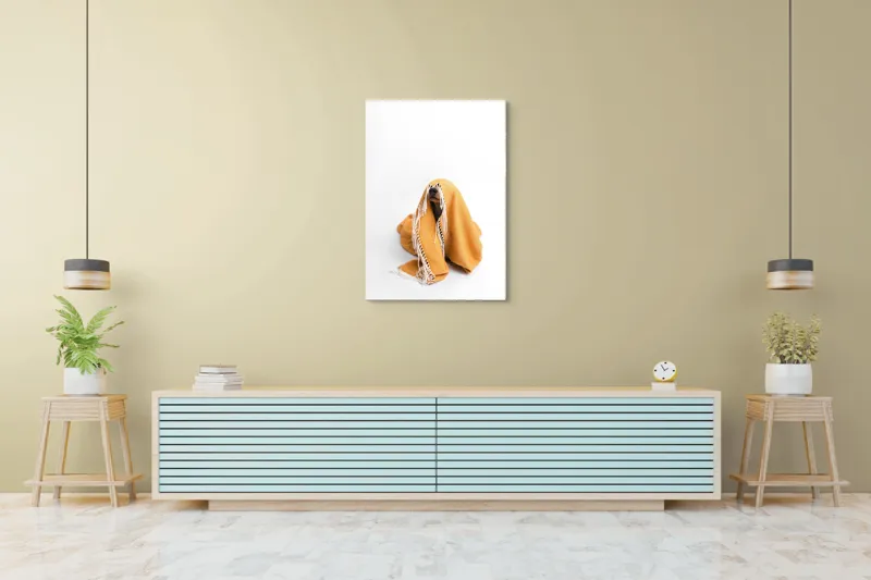 Tablou Canvas, "Câine ascuns sub pătura portocalie", Câine, Portocaliu, Pătură, Alb, Franjuri, Ascuns, Drăgălaș, Simpatic, Privire, Coperta, 70 x 100 cm – poza 5