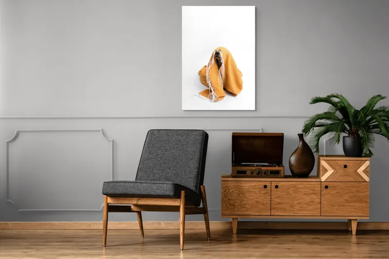 Tablou Canvas, "Câine ascuns sub pătura portocalie", Câine, Portocaliu, Pătură, Alb, Franjuri, Ascuns, Drăgălaș, Simpatic, Privire, Coperta, 70 x 100 cm – poza 6