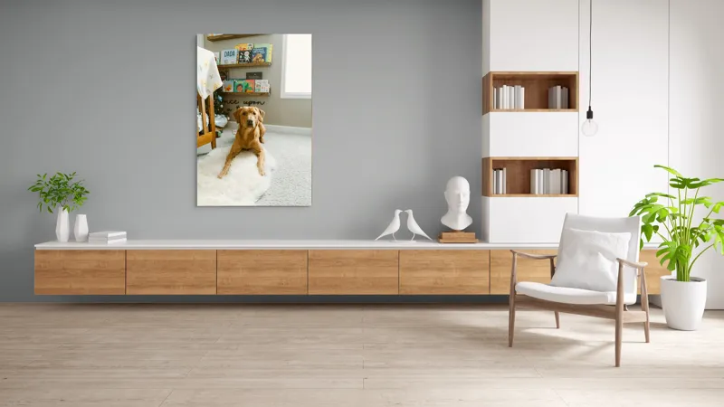 Tablou Canvas, "Câinele ascultător într-o cameră de poveste", Câine, Perete, Cărți, Rafturi, Covor, Geam, Cameră, Jucării, Postere, Mobilier, 100 x 150 cm – poza 8