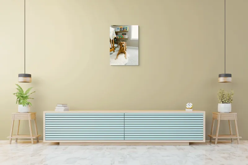 Tablou Canvas, "Câinele ascultător într-o cameră de poveste", Câine, Perete, Cărți, Rafturi, Covor, Geam, Cameră, Jucării, Postere, Mobilier, 50 x 70 cm – poza 6