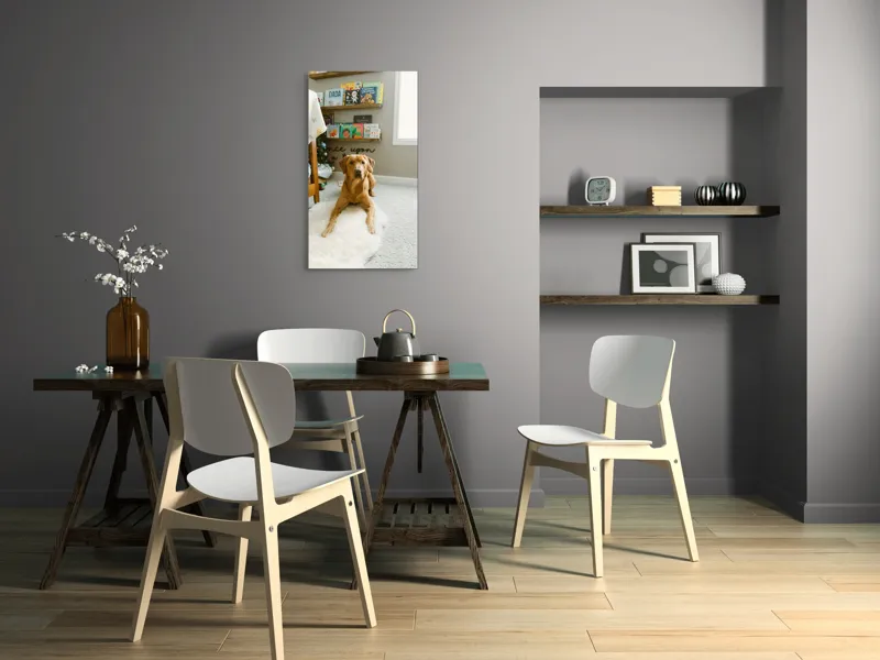 Tablou Canvas, "Câinele ascultător într-o cameră de poveste", Câine, Perete, Cărți, Rafturi, Covor, Geam, Cameră, Jucării, Postere, Mobilier, 50 x 90 cm – poza 4