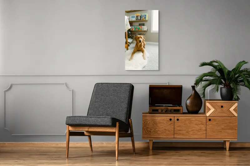 Tablou Canvas, "Câinele ascultător într-o cameră de poveste", Câine, Perete, Cărți, Rafturi, Covor, Geam, Cameră, Jucării, Postere, Mobilier, 50 x 90 cm – poza 8