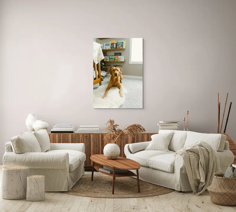 Tablou Canvas, "Câinele ascultător într-o cameră de poveste", Câine, Perete, Cărți, Rafturi, Covor, Geam, Cameră, Jucării, Postere, Mobilier, 70 x 100 cm – poza 4