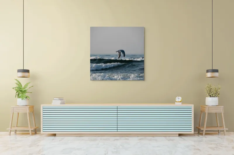 Tablou Canvas, "Pescăruș deasupra valurilor mării", Pescăruș, Valuri, Cer, Apă, Zbor, Mare, Libertate, Liniște, 100 x 100 cm – poza 5