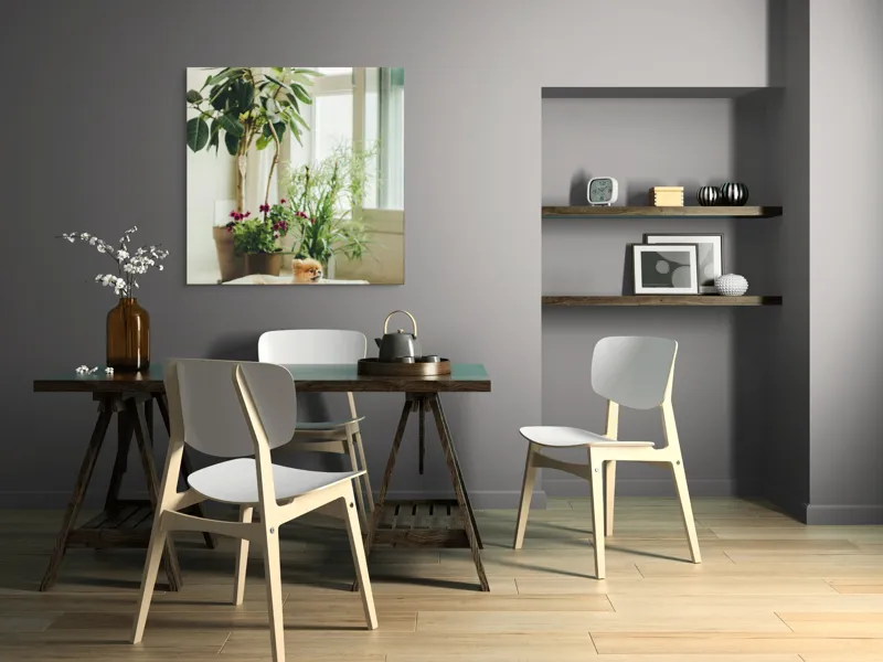 Tablou Canvas, "Cățel fericit în culcușul lui confortabil", Plante, Fereastră, Cățeluș, Relaxare, Lumină, Ghiveci, Interior, Verdeață., 100 x 100 cm – poza 6