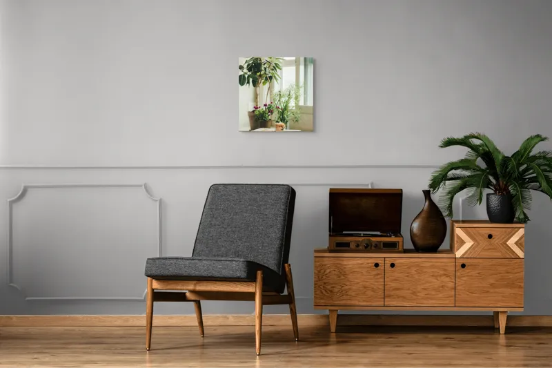 Tablou Canvas, "Cățel fericit în culcușul lui confortabil", Plante, Fereastră, Cățeluș, Relaxare, Lumină, Ghiveci, Interior, Verdeață., 50 x 50 cm – poza 6