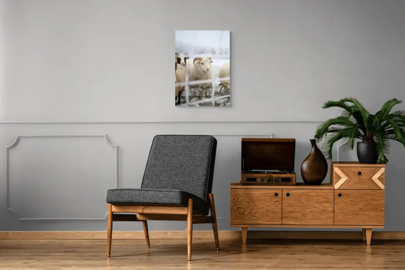 Tablou Canvas, "Oile odihnesc în zăpadă liniștită", Oi, Zăpadă, Țarcuri, Iarnă, Blană, Coarne, Peisaj, Frig, Animale, Câmp, 50 x 70 cm – poza 8