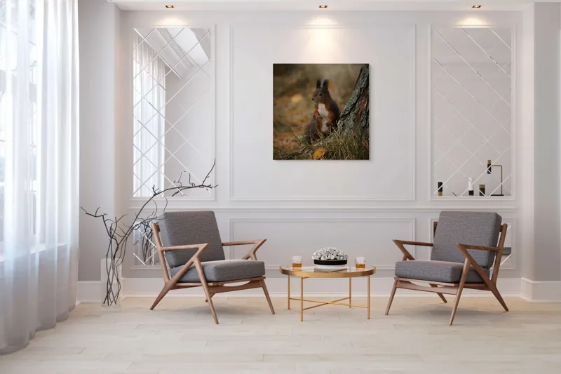 Tablou Canvas, "Veverița curioasă la marginea pădurii", Veveriță, Pădure, Trunchi, Blană, Toamnă, Frunze, Natură, Ghinde, Urechiușe, Ochii, Blândă, Curioasă, 100 x 100 cm – poza 7