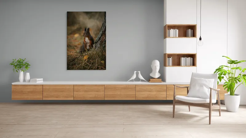 Tablou Canvas, "Veverița curioasă la marginea pădurii", Veveriță, Pădure, Trunchi, Blană, Toamnă, Frunze, Natură, Ghinde, Urechiușe, Ochii, Blândă, Curioasă, 100 x 150 cm – poza 8