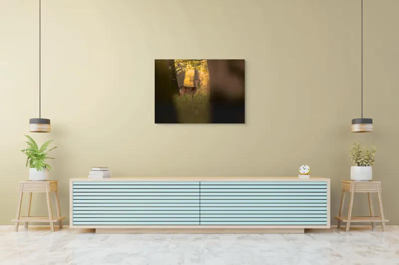 Tablou Canvas, "Căprioara în pădurea aurie de toamnă", Căprioară, Pădure, Toamnă, Luminiș, Natură, Frunziș, Lumină, Serenitate, 100 x 70 cm – poza 4