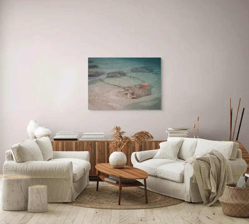 Tablou Canvas, "Stingray alunecând în apele limpezi", Razele, Apă, Nisip, Albastru, Valuri, Molenste, Liniște, Natură, 100 x 70 cm – poza 3
