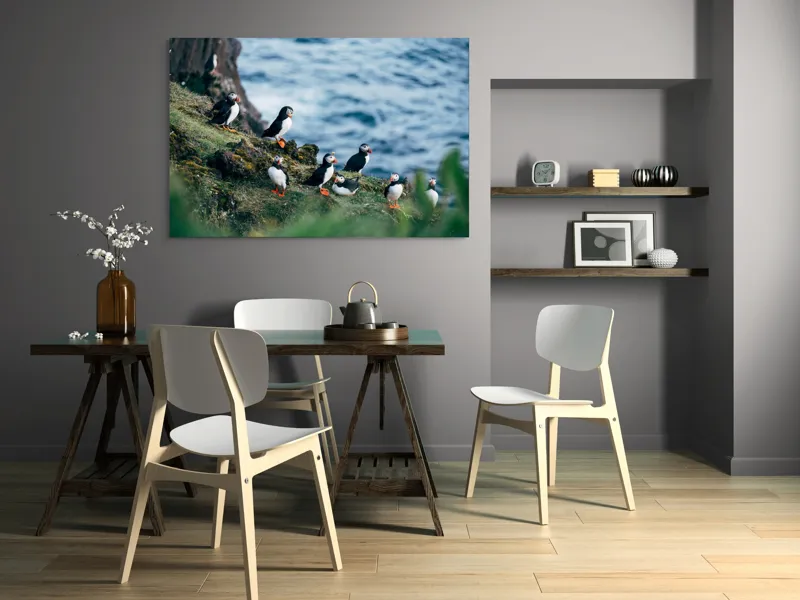 Tablou Canvas, "Papagalii de mare pe stânci verzi", Puffini, Ocean, Stâncă, Iarbă, Aripi, Plutire, Penaj, Bețe, Păsări, 150 x 100 cm – poza 5