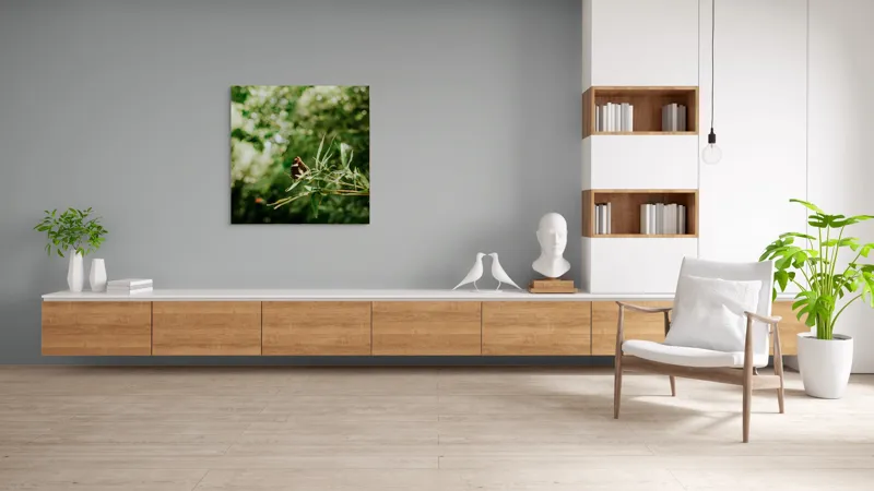 Tablou Canvas, "Fluture liniștit pe ramură verde", Fluture, Frunze, Verdeață, Natură, Bokeh, Fragilitate, Lumină, 100 x 100 cm – poza 8