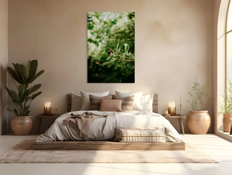 Tablou Canvas, "Fluture liniștit pe ramură verde", Fluture, Frunze, Verdeață, Natură, Bokeh, Fragilitate, Lumină, 100 x 150 cm – poza 3