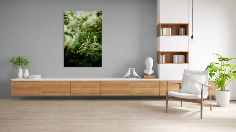 Tablou Canvas, "Fluture liniștit pe ramură verde", Fluture, Frunze, Verdeață, Natură, Bokeh, Fragilitate, Lumină, 100 x 150 cm – poza 8