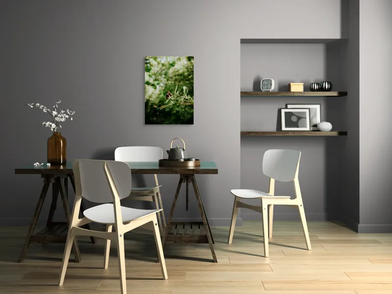 Tablou Canvas, "Fluture liniștit pe ramură verde", Fluture, Frunze, Verdeață, Natură, Bokeh, Fragilitate, Lumină, 50 x 70 cm – poza 5