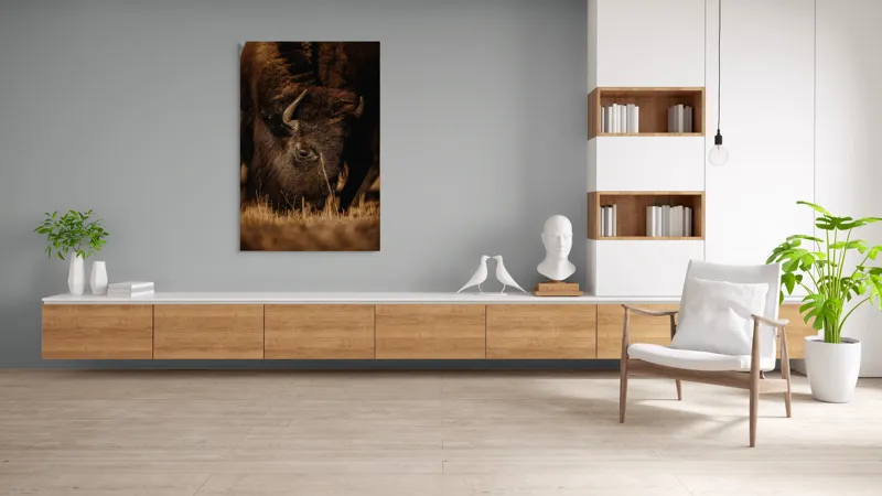 Tablou Canvas, "Bizonul pășcă liniștit în amurg", Bizon, Blană, Iarbă, Pământie, Natură, Corn, Privire, Animal, Sălbatic, 100 x 150 cm – poza 8