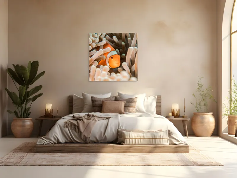 Tablou Canvas, "Peștele clown ascuns în anemonele marine", Clovn, Portocaliu, Anemone, Ocean, Ascunzătoare, Dungi, Apa, Lumină, Viață, Marină, 100 x 100 cm – poza 4