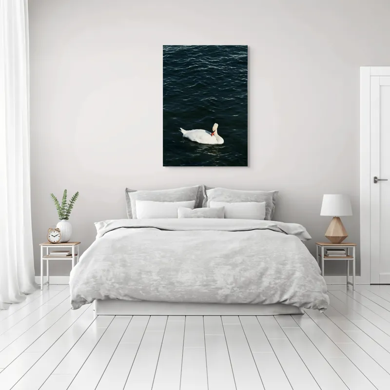 Tablou Canvas, "Lebăda plutește pe apă întunecată", Lebădă, Apă, Serenitate, Frumusețe, Calmitate, Natură, Eleganță, 70 x 100 cm – poza 3