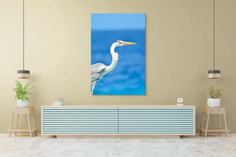 Tablou Canvas, "Egreta la marginea oceanului albastru", Nu pot să identific această pasăre, dar pot spune că imaginea arată un peisaj frumos cu un pește acvatic distinctiv., 100 x 150 cm – poza 4