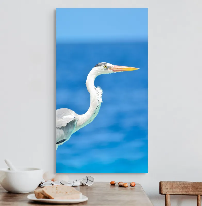 Tablou Canvas, "Egreta la marginea oceanului albastru", Nu pot să identific această pasăre, dar pot spune că imaginea arată un peisaj frumos cu un pește acvatic distinctiv., 50 x 90 cm – poza 3