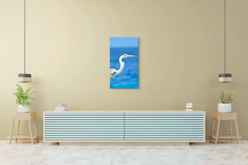 Tablou Canvas, "Egreta la marginea oceanului albastru", Nu pot să identific această pasăre, dar pot spune că imaginea arată un peisaj frumos cu un pește acvatic distinctiv., 50 x 90 cm – poza 6