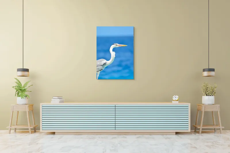 Tablou Canvas, "Egreta la marginea oceanului albastru", Nu pot să identific această pasăre, dar pot spune că imaginea arată un peisaj frumos cu un pește acvatic distinctiv., 70 x 100 cm – poza 5