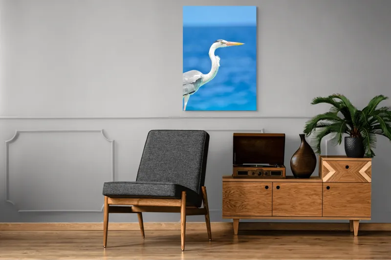 Tablou Canvas, "Egreta la marginea oceanului albastru", Nu pot să identific această pasăre, dar pot spune că imaginea arată un peisaj frumos cu un pește acvatic distinctiv., 70 x 100 cm – poza 6