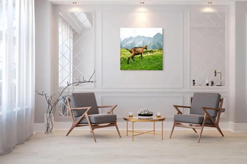 Tablou Canvas, "Capra liberă în munții verzi", Capră, Munte, Iarbă, Cer, Peisaj, Natură, Vârfuri, Libertate, Verde, Aventură, 100 x 100 cm – poza 7