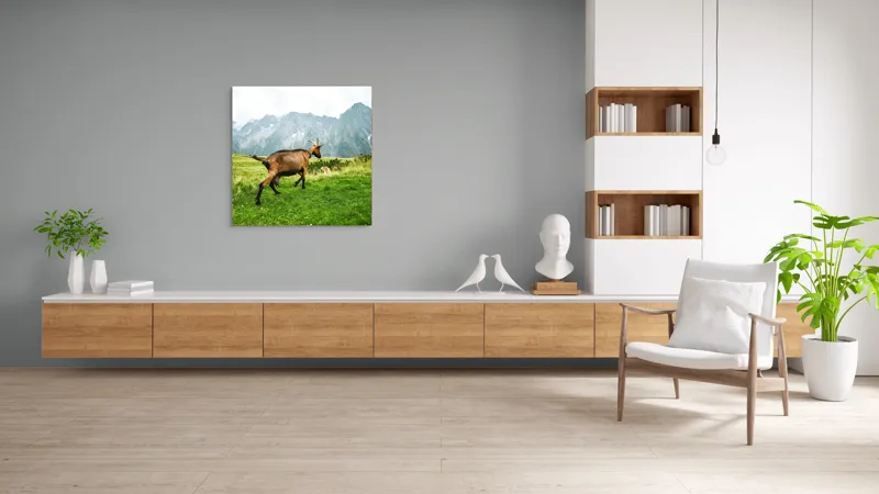 Tablou Canvas, "Capra liberă în munții verzi", Capră, Munte, Iarbă, Cer, Peisaj, Natură, Vârfuri, Libertate, Verde, Aventură, 100 x 100 cm – poza 8