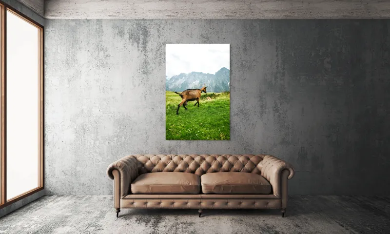 Tablou Canvas, "Capra liberă în munții verzi", Capră, Munte, Iarbă, Cer, Peisaj, Natură, Vârfuri, Libertate, Verde, Aventură, 100 x 150 cm – poza 6