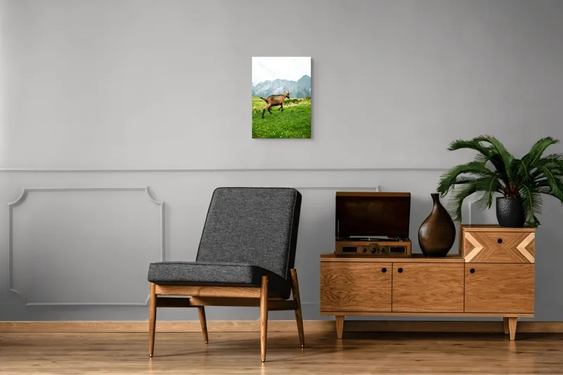 Tablou Canvas, "Capra liberă în munții verzi", Capră, Munte, Iarbă, Cer, Peisaj, Natură, Vârfuri, Libertate, Verde, Aventură, 39 x 54 cm – poza 8