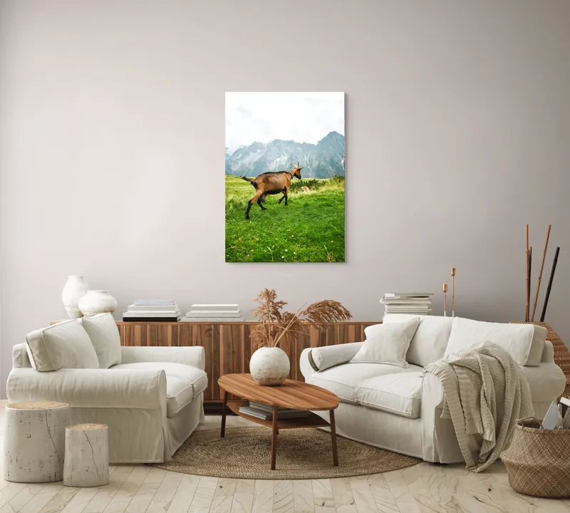 Tablou Canvas, "Capra liberă în munții verzi", Capră, Munte, Iarbă, Cer, Peisaj, Natură, Vârfuri, Libertate, Verde, Aventură, 70 x 100 cm – poza 4