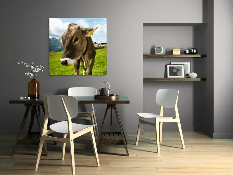 Tablou Canvas, "Vițelul din munții înverziți", Vacă, Verdeață, Munți, Cer, Nori, 100 x 100 cm – poza 6
