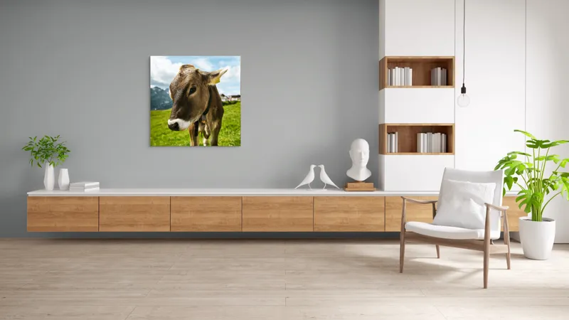 Tablou Canvas, "Vițelul din munții înverziți", Vacă, Verdeață, Munți, Cer, Nori, 100 x 100 cm – poza 8