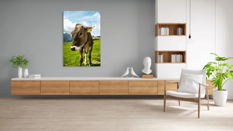 Tablou Canvas, "Vițelul din munții înverziți", Vacă, Verdeață, Munți, Cer, Nori, 100 x 150 cm – poza 8