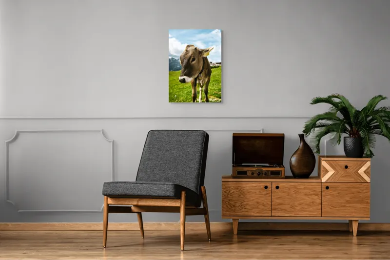 Tablou Canvas, "Vițelul din munții înverziți", Vacă, Verdeață, Munți, Cer, Nori, 50 x 70 cm – poza 8
