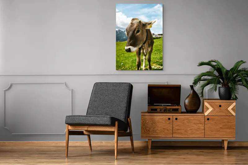 Tablou Canvas, "Vițelul din munții înverziți", Vacă, Verdeață, Munți, Cer, Nori, 70 x 100 cm – poza 6