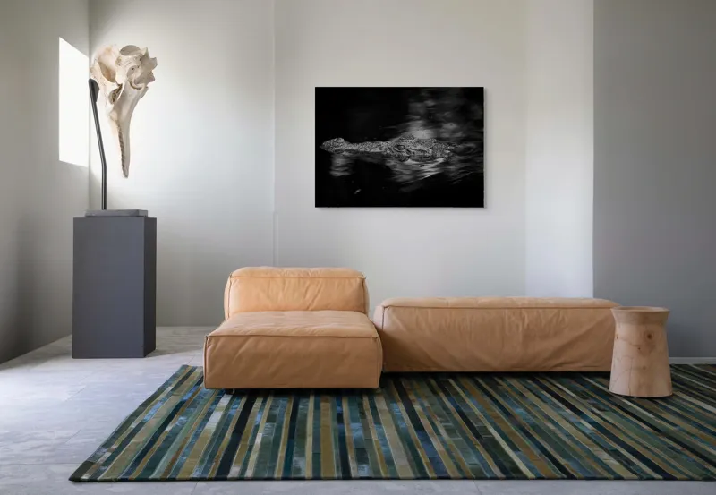 Tablou Canvas, "Crocodilul tăcut în întuneric profund", Crocodil, Apă, Reflecții, Umbre, Mister, Natură, Noapte, Prădător., 100 x 70 cm – poza 7