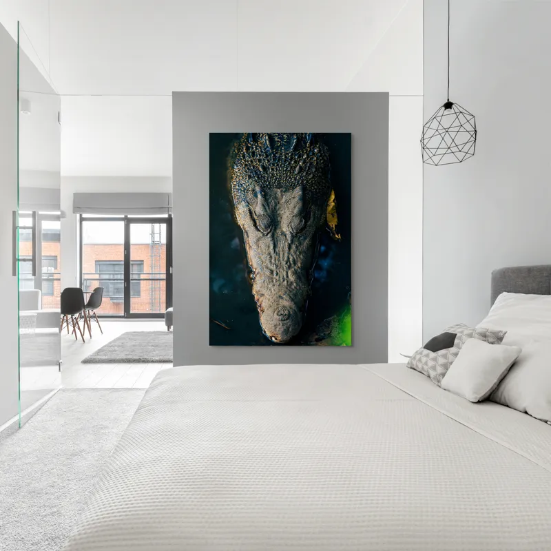 Tablou Canvas, "Tăcutul prădător din apă adâncă", Crocodil, Apă, Textură, Ochii, Culoare, Natură, Obiectiv, Detaliu, Sălbatic, Feeric, 100 x 150 cm – poza 5