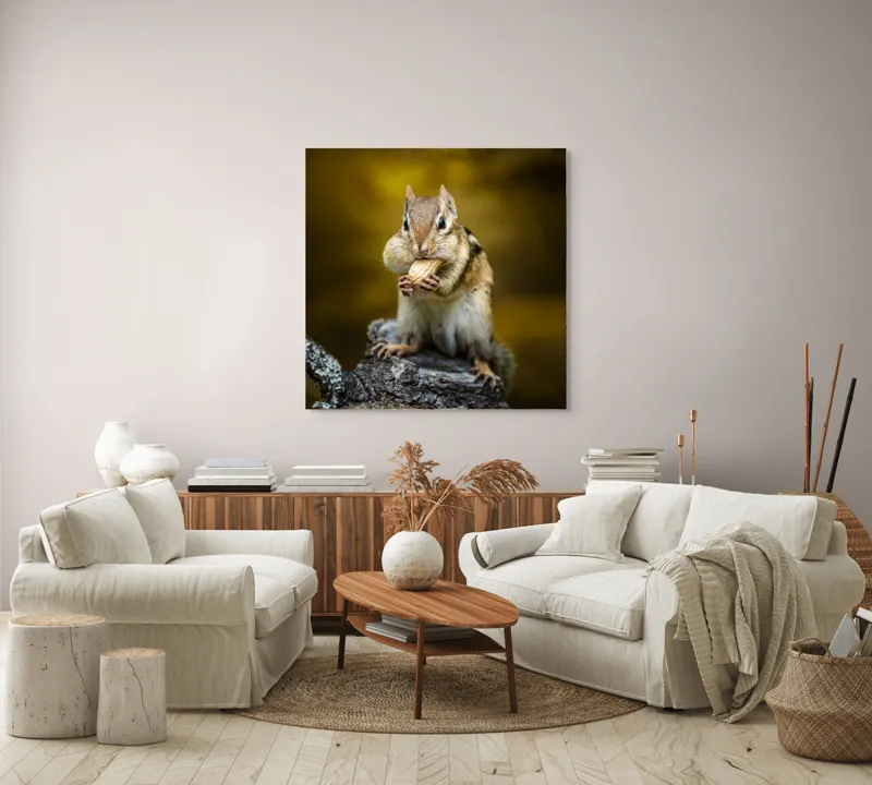 Tablou Canvas, "Veveriță pofticioasă pe buturugă aurie", Chipmunk, Alune, Copac, Natură, Blană, Ochii, Picioare, Fundal, Galben, Poză, Lemn, Bot, Față, 100 x 100 cm – poza 3