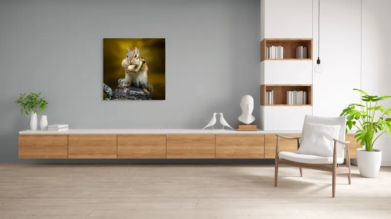 Tablou Canvas, "Veveriță pofticioasă pe buturugă aurie", Chipmunk, Alune, Copac, Natură, Blană, Ochii, Picioare, Fundal, Galben, Poză, Lemn, Bot, Față, 100 x 100 cm – poza 8