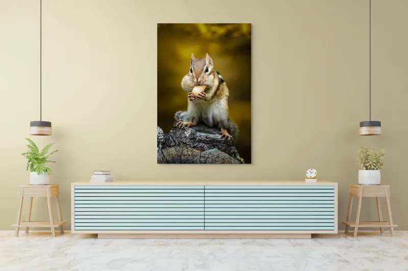 Tablou Canvas, "Veveriță pofticioasă pe buturugă aurie", Chipmunk, Alune, Copac, Natură, Blană, Ochii, Picioare, Fundal, Galben, Poză, Lemn, Bot, Față, 100 x 150 cm – poza 4