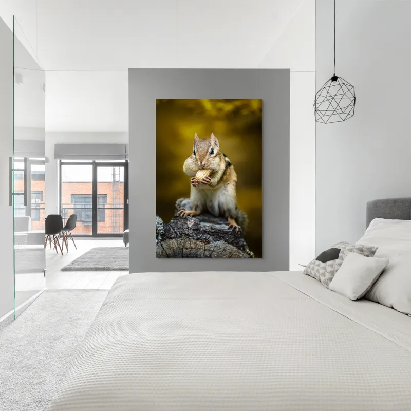 Tablou Canvas, "Veveriță pofticioasă pe buturugă aurie", Chipmunk, Alune, Copac, Natură, Blană, Ochii, Picioare, Fundal, Galben, Poză, Lemn, Bot, Față, 100 x 150 cm – poza 5